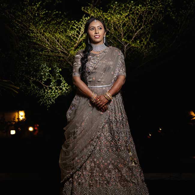 Reception-Bride-Pose-Ideas