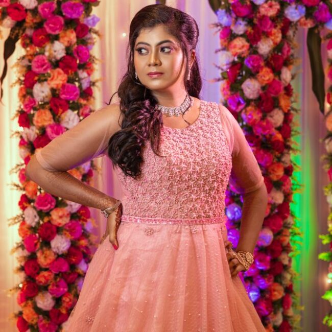 Bride Pose Ideas Reception