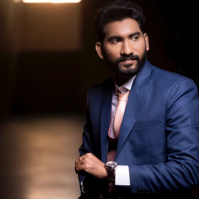 Reception Groom Pose