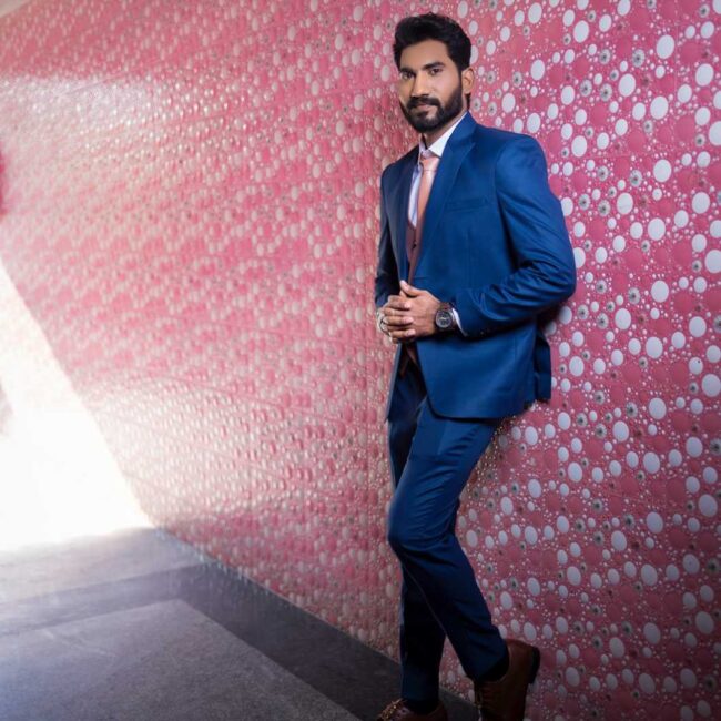 Wedding groom Pose Ideas