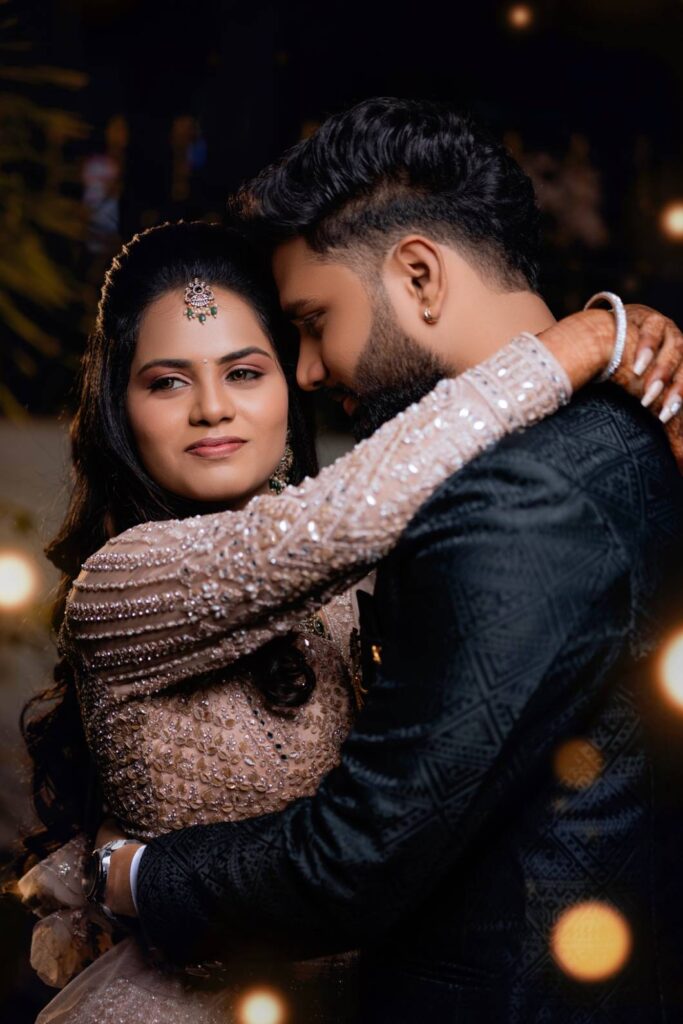 Couple Intimate Pose Ideas for Wedding