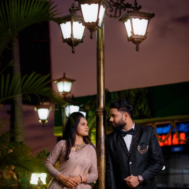Simple Couple Poses for Reception in Chennai Simple Couple Poses for Reception in Chennai